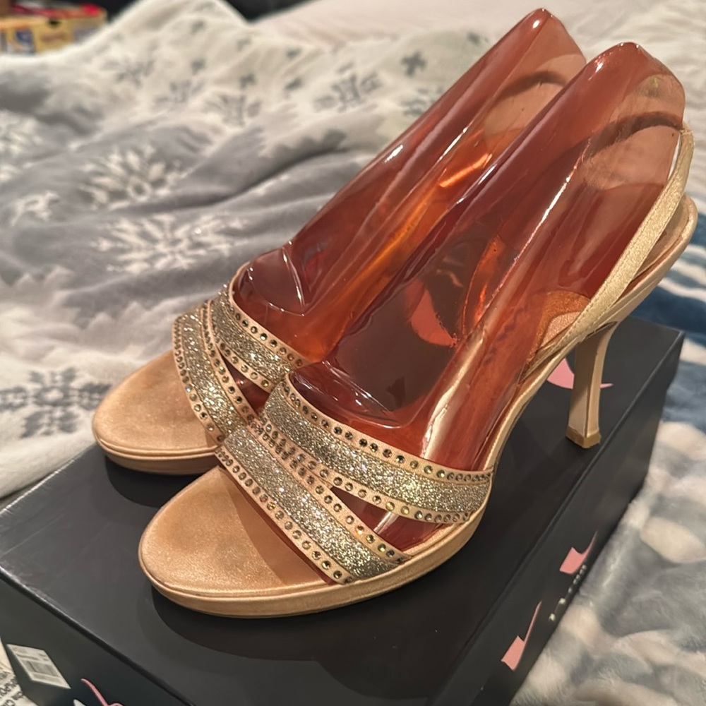 Nina Women's Gold Sparkly Heels Getaway Gold Lus Satin 7M